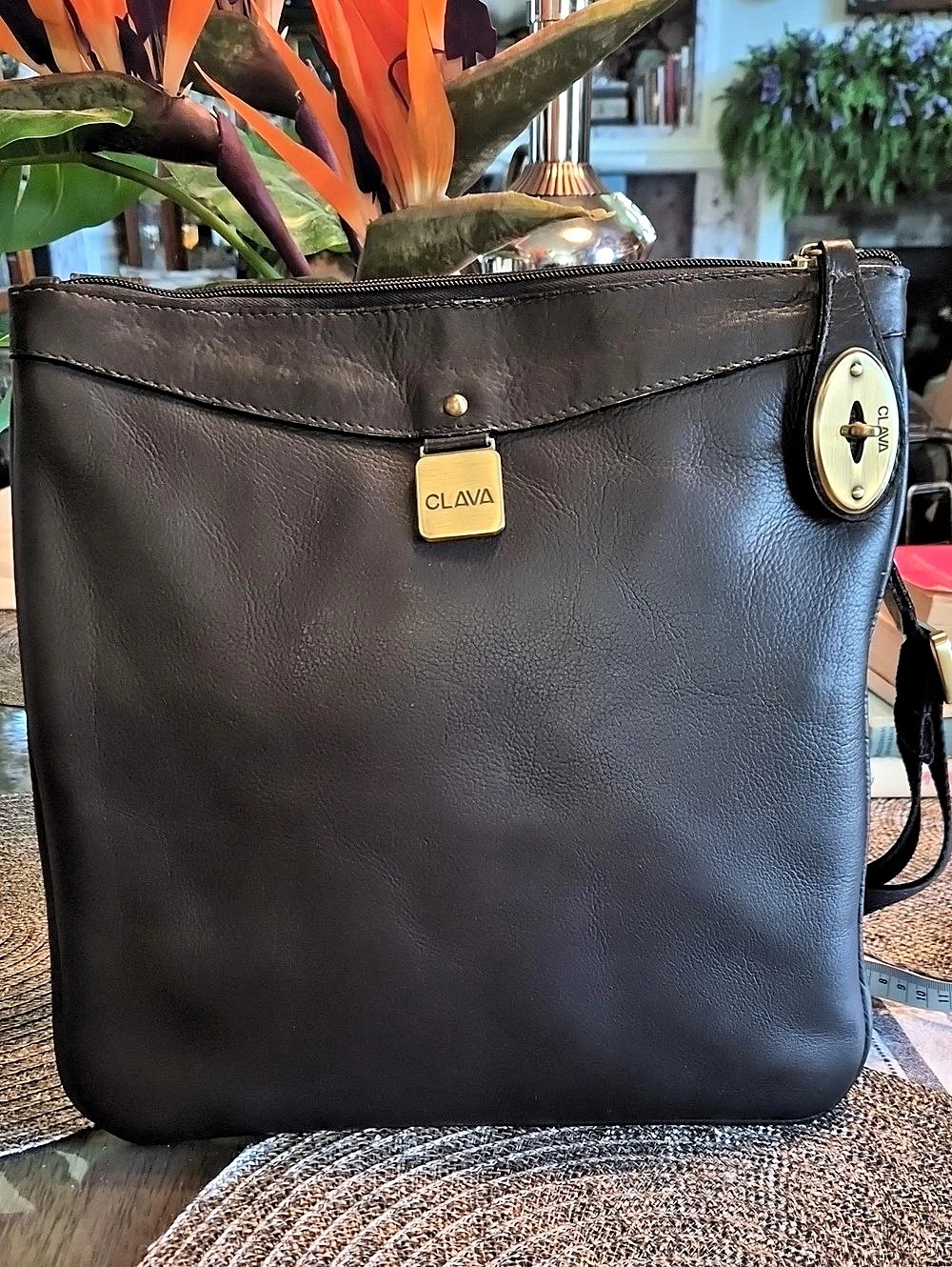 Clava Leather Turnlock Cross Body Black Crossbody Bag